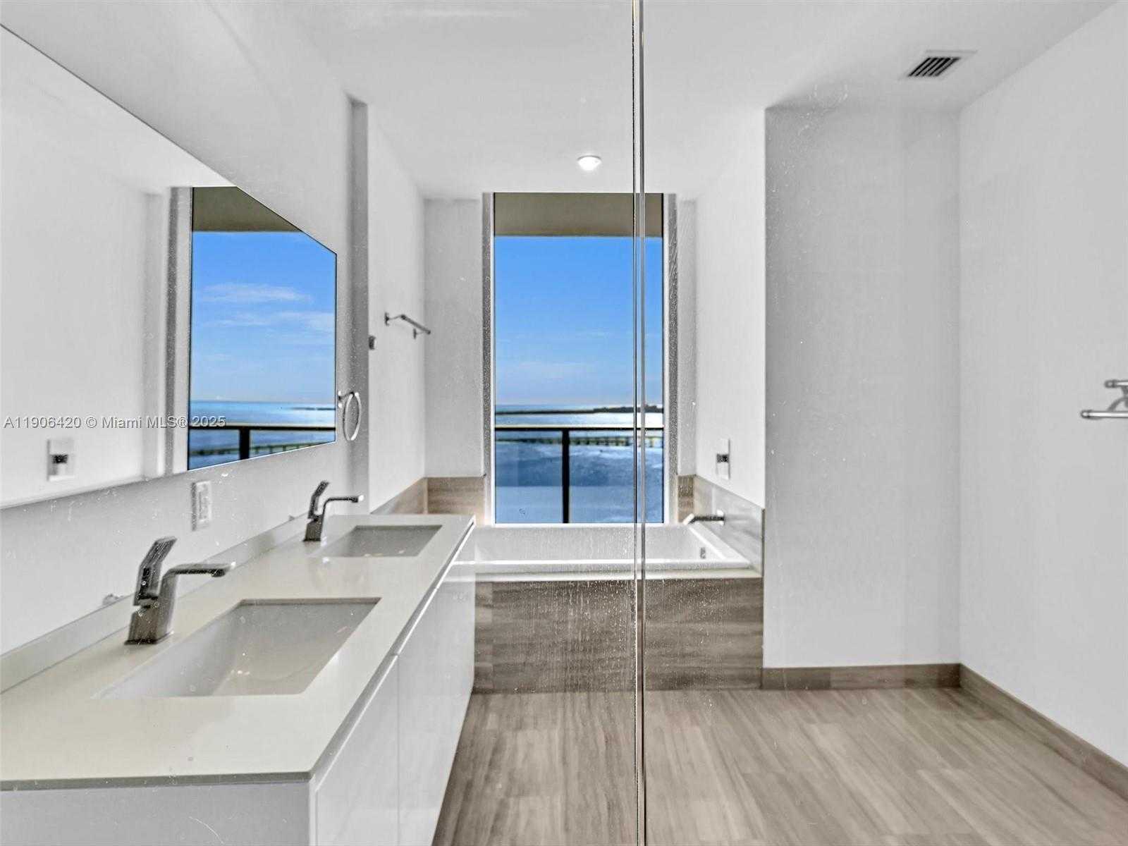Small Image of 1300 BRICKELL BAY DR #4202, Miami Number 15