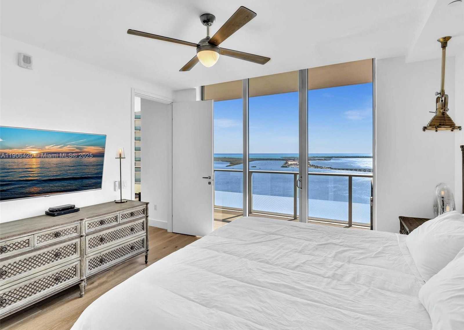 Small Image of 1300 BRICKELL BAY DR #4202, Miami Number 18