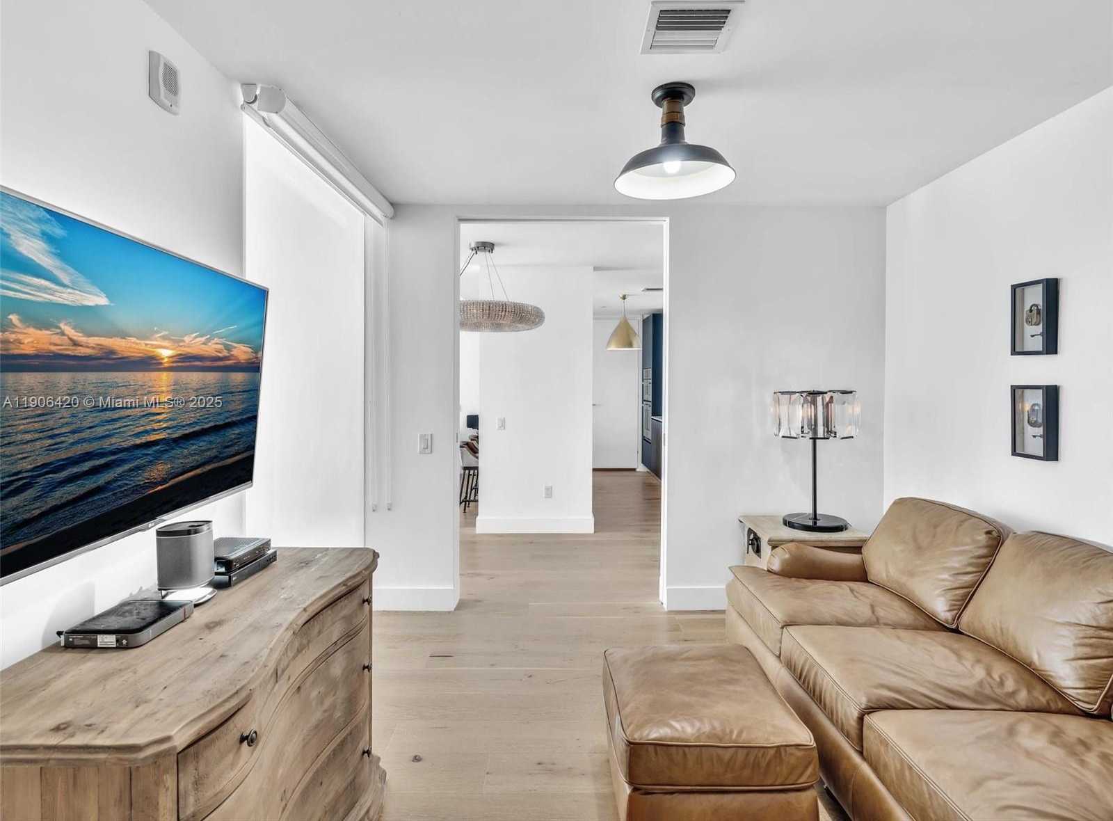 Small Image of 1300 BRICKELL BAY DR #4202, Miami Number 9