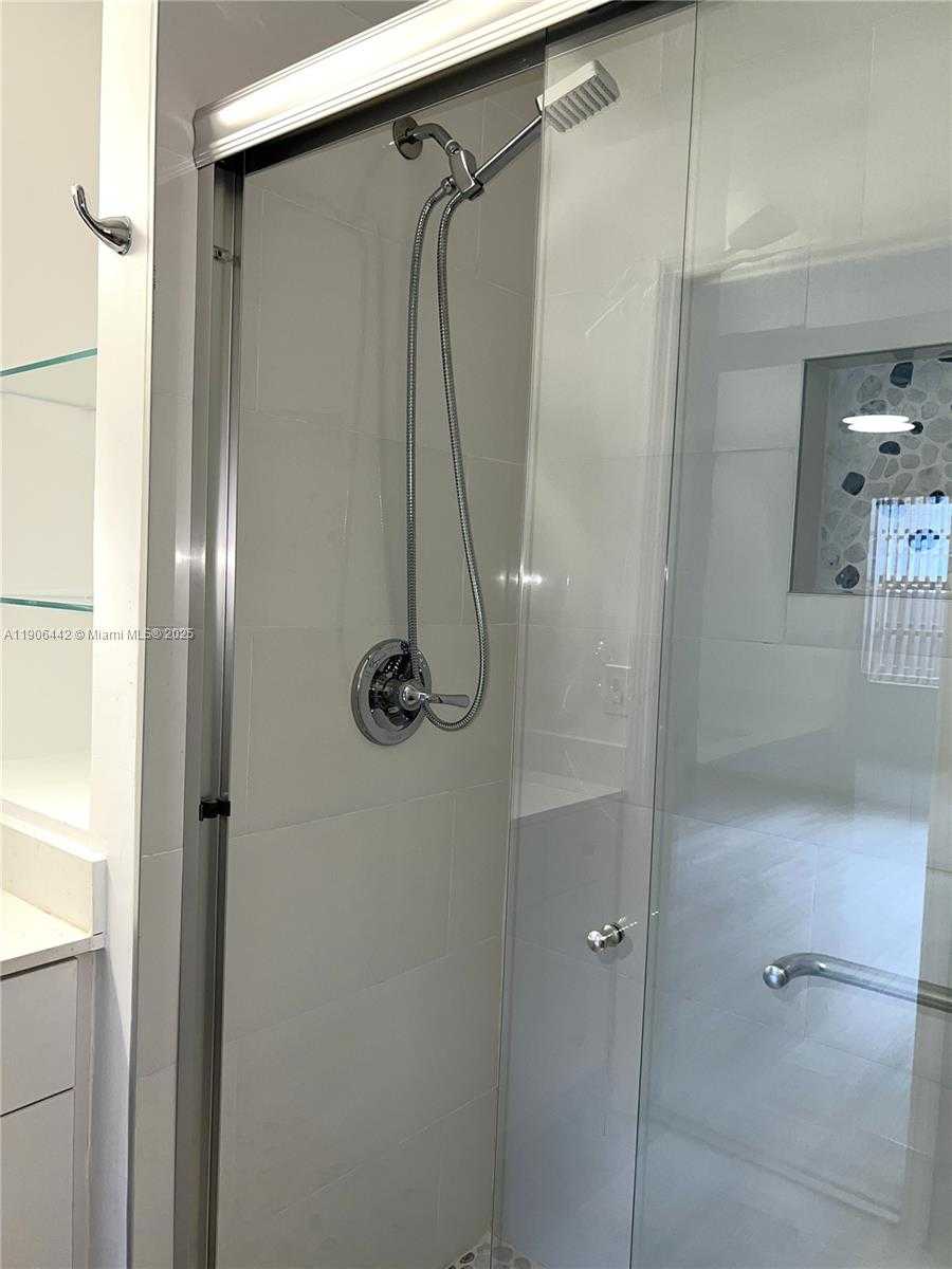 Small Image of 13492 SOUTH WEST 38TH LN, Miami Number 15