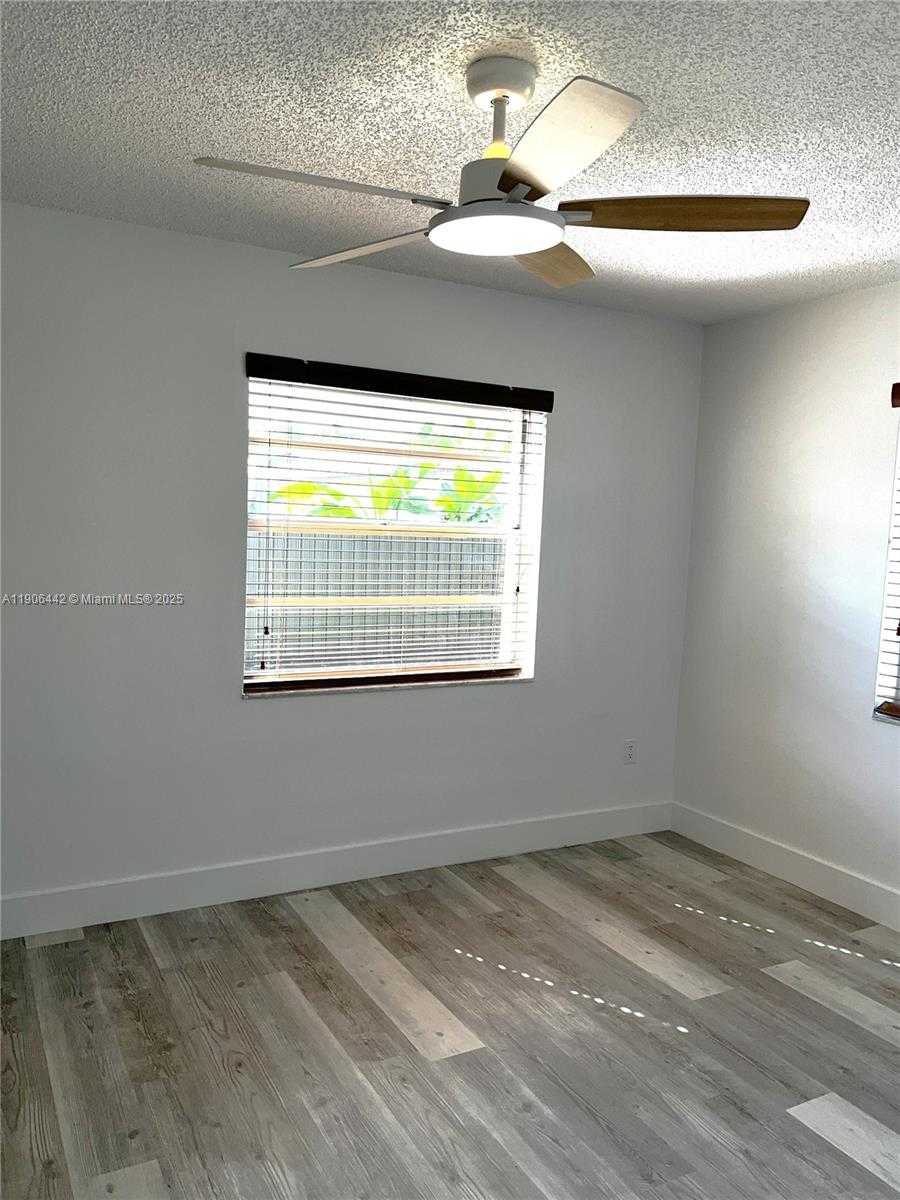 Small Image of 13492 SOUTH WEST 38TH LN, Miami Number 17