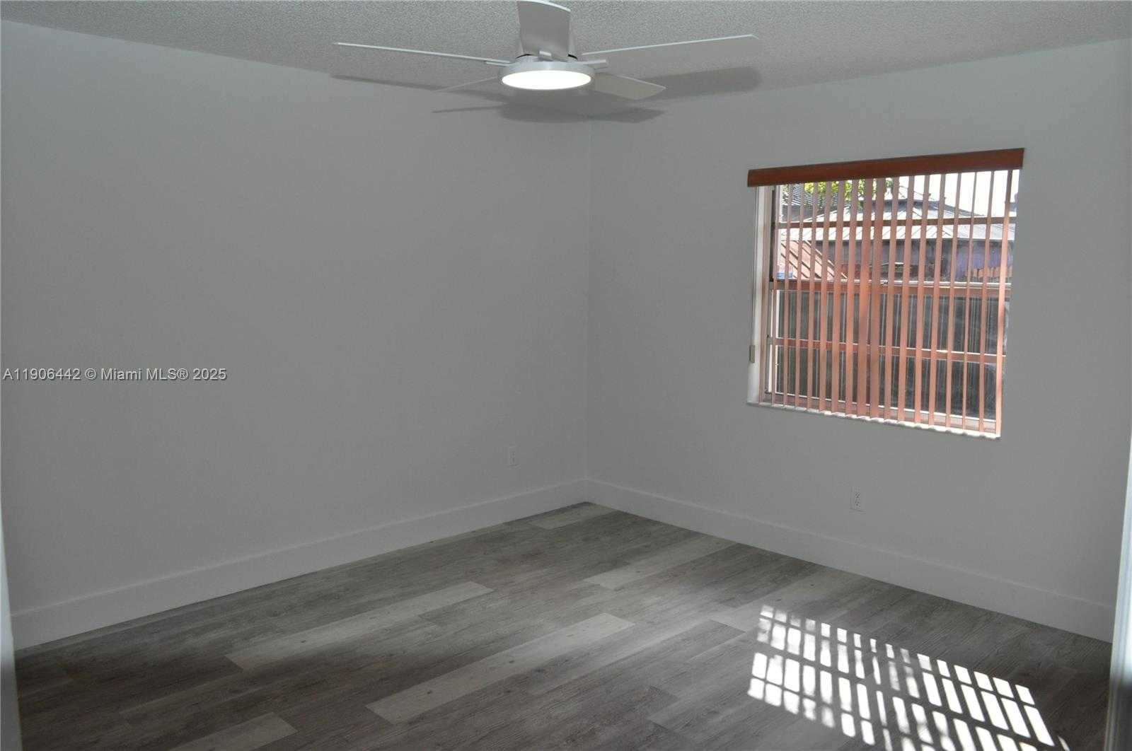 Small Image of 13492 SOUTH WEST 38TH LN, Miami Number 24