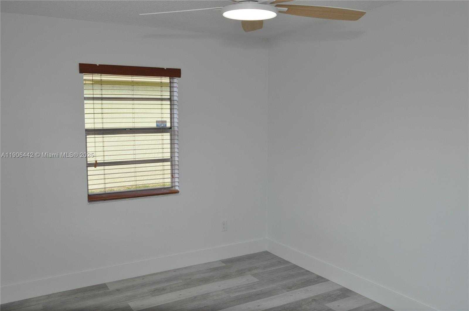 Small Image of 13492 SOUTH WEST 38TH LN, Miami Number 27