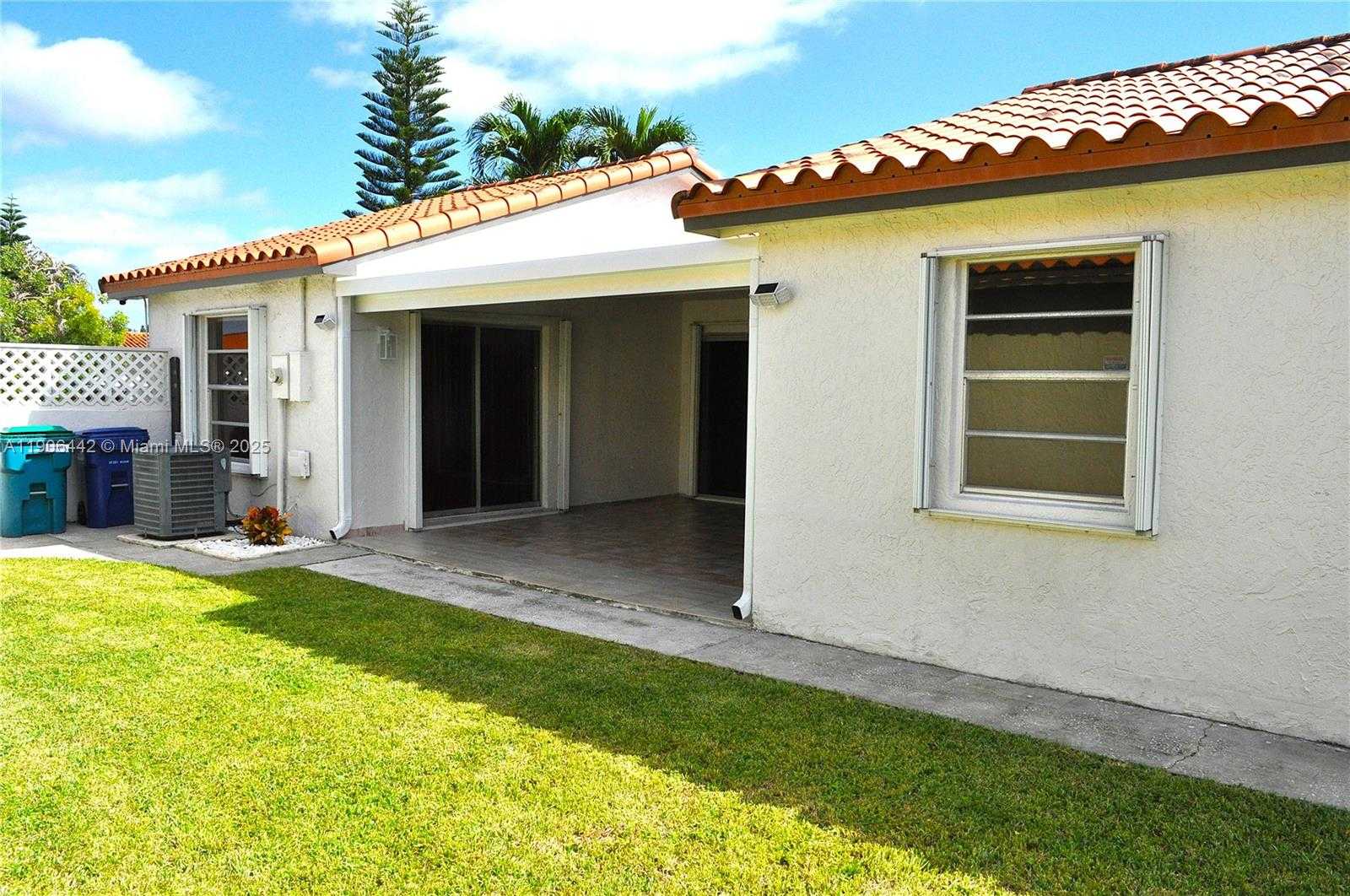 Small Image of 13492 SOUTH WEST 38TH LN, Miami Number 29