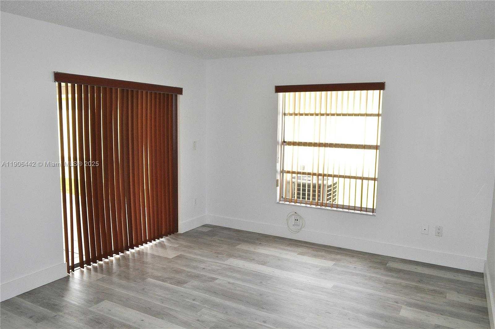 Small Image of 13492 SOUTH WEST 38TH LN, Miami Number 3