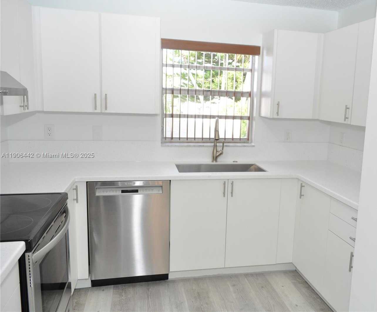 Small Image of 13492 SOUTH WEST 38TH LN, Miami Number 5