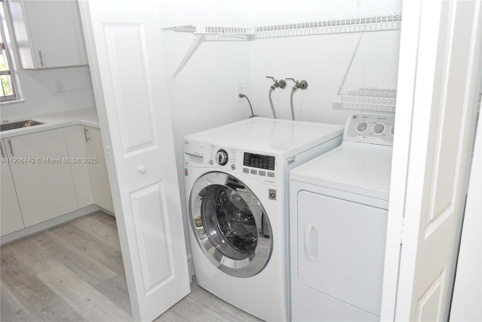 Small Image of 13492 SOUTH WEST 38TH LN, Miami Number 6