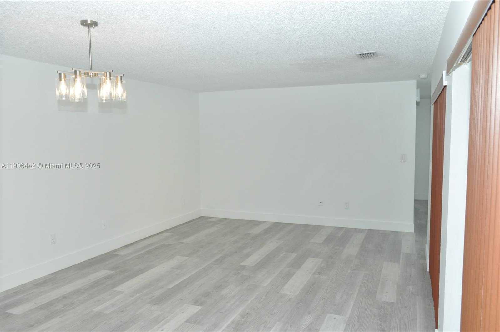 Small Image of 13492 SOUTH WEST 38TH LN, Miami Number 7