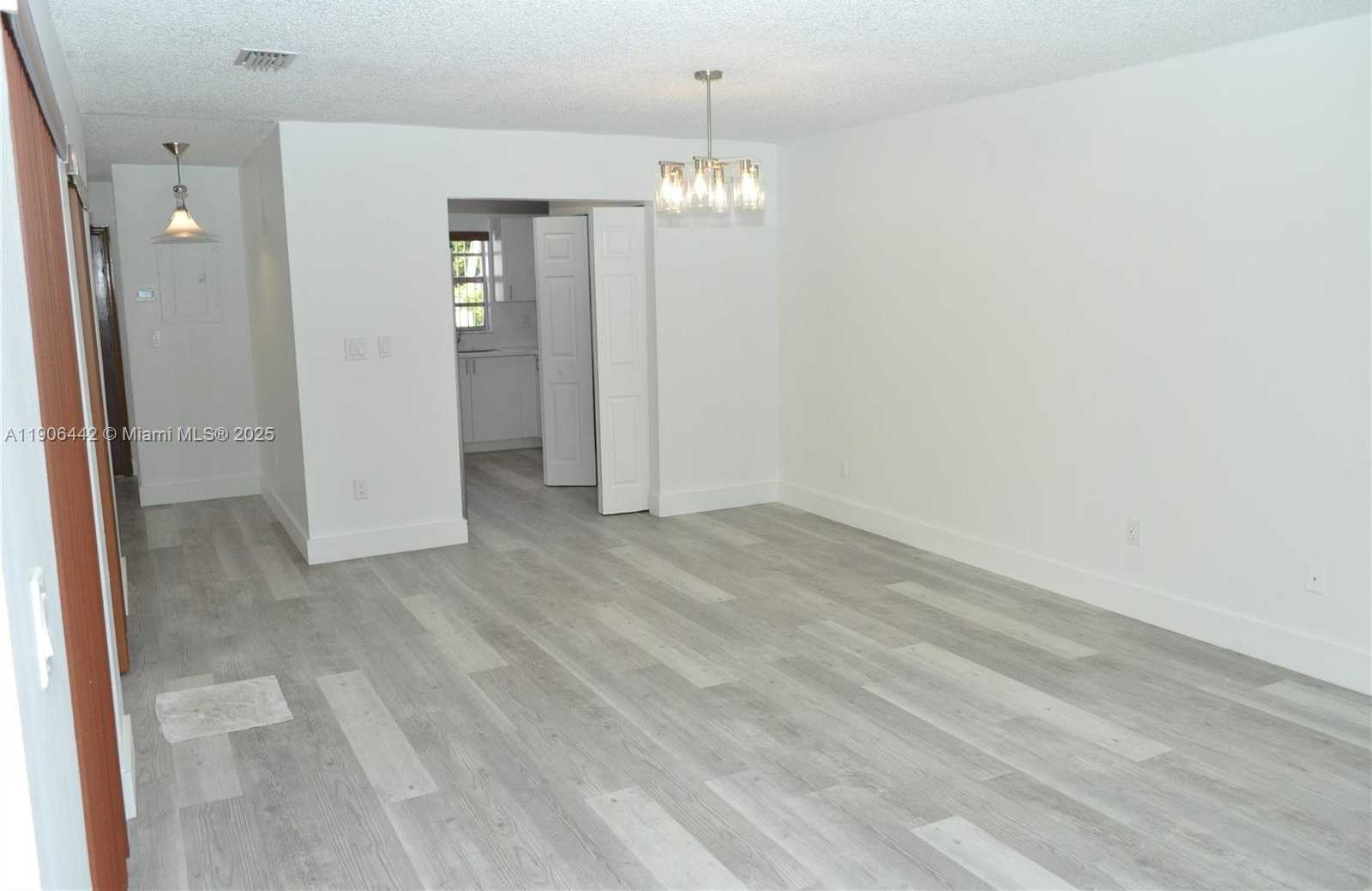 Small Image of 13492 SOUTH WEST 38TH LN, Miami Number 8