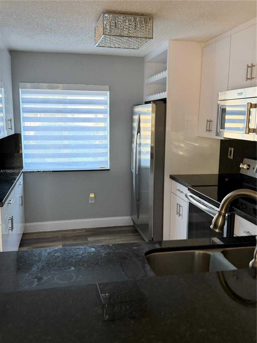 Small Image of 13914 SOUTH WEST 178TH ST #13914, Miami Number 21