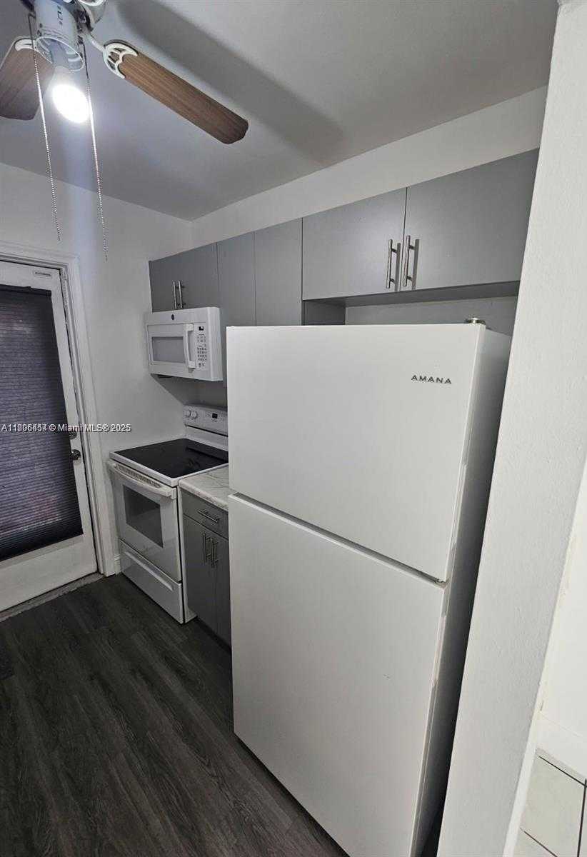 Small Image of 1830 CLEVELAND ST #3, Hollywood Number 10