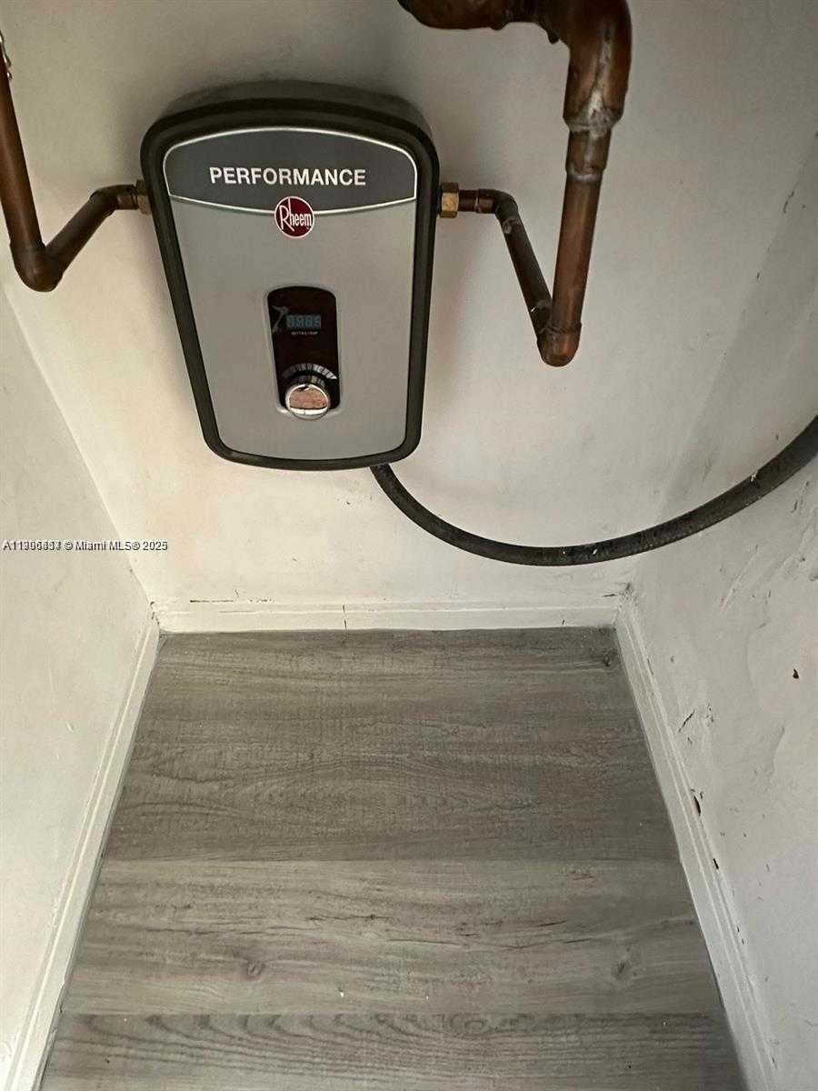 Small Image of 1830 CLEVELAND ST #3, Hollywood Number 18