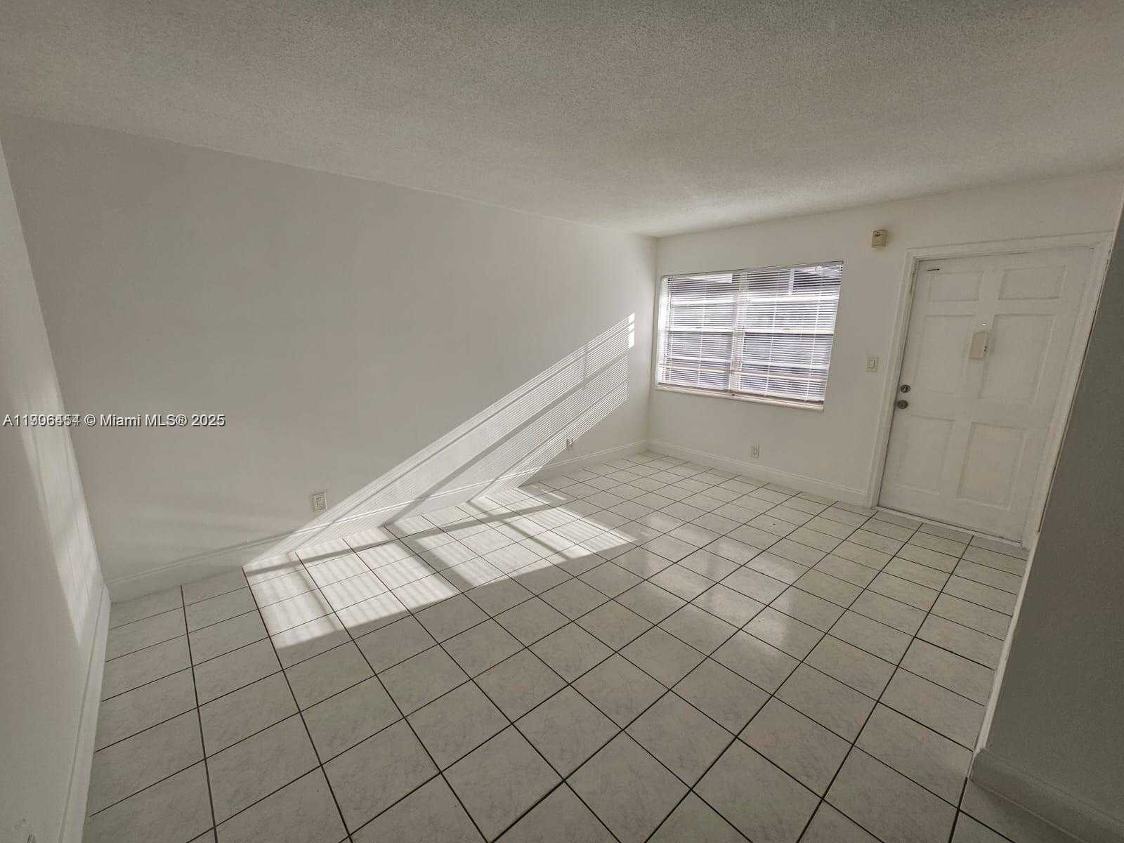 Small Image of 1830 CLEVELAND ST #3, Hollywood Number 2