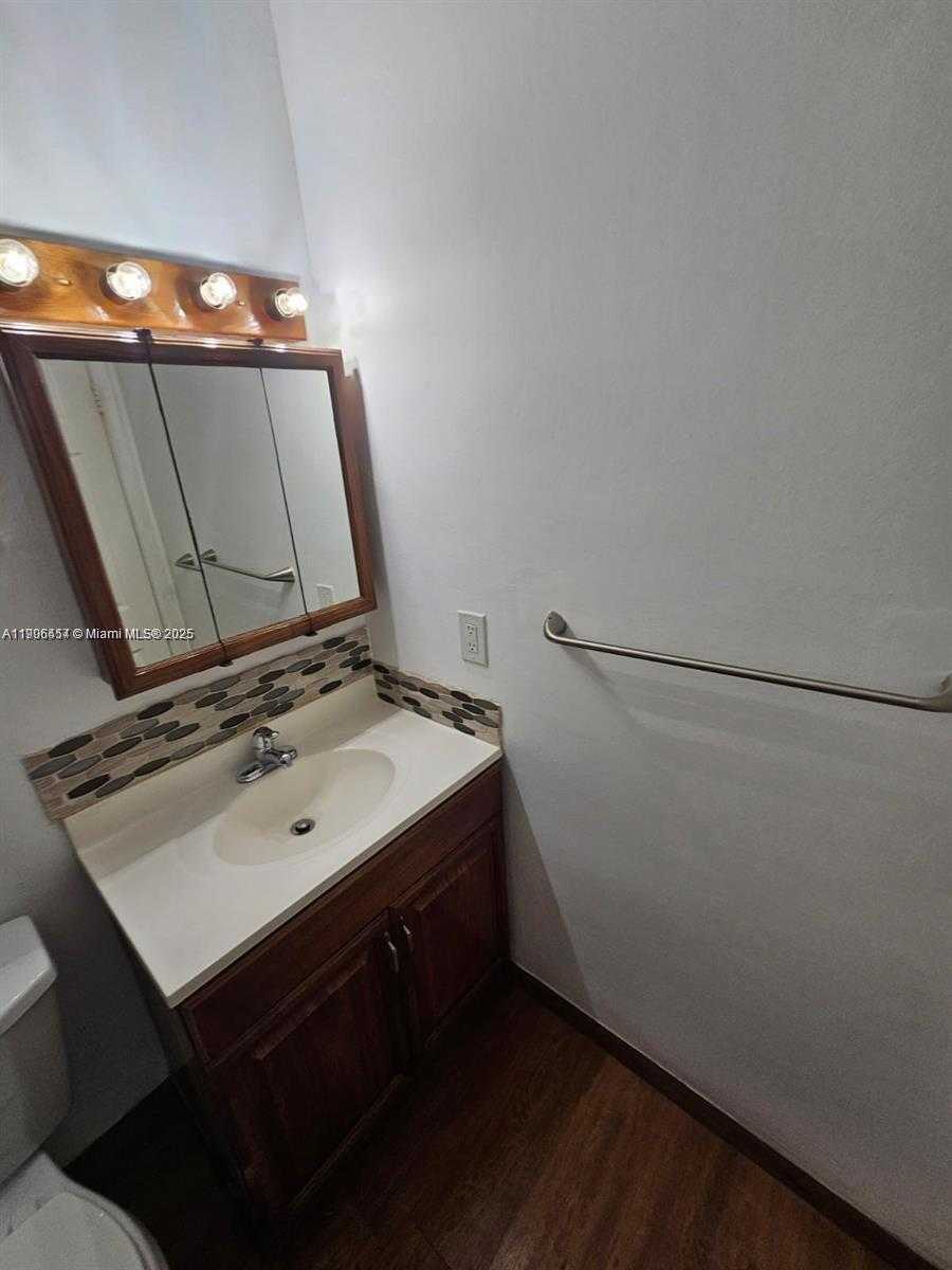 Small Image of 1830 CLEVELAND ST #3, Hollywood Number 22