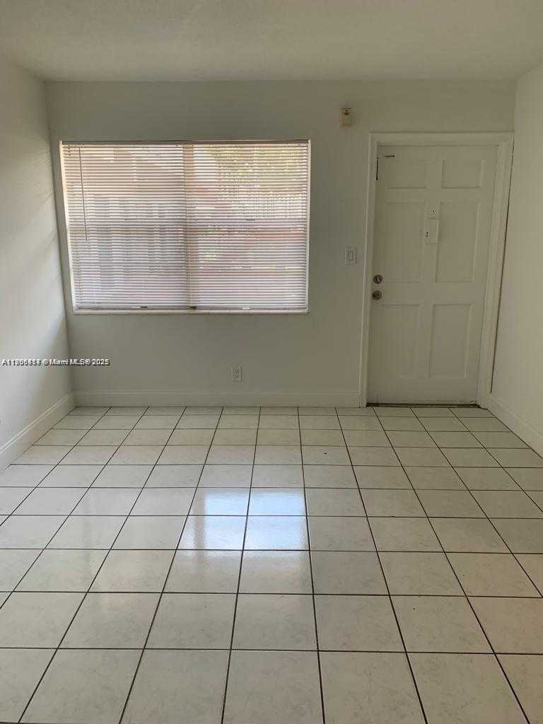 Small Image of 1830 CLEVELAND ST #3, Hollywood Number 4