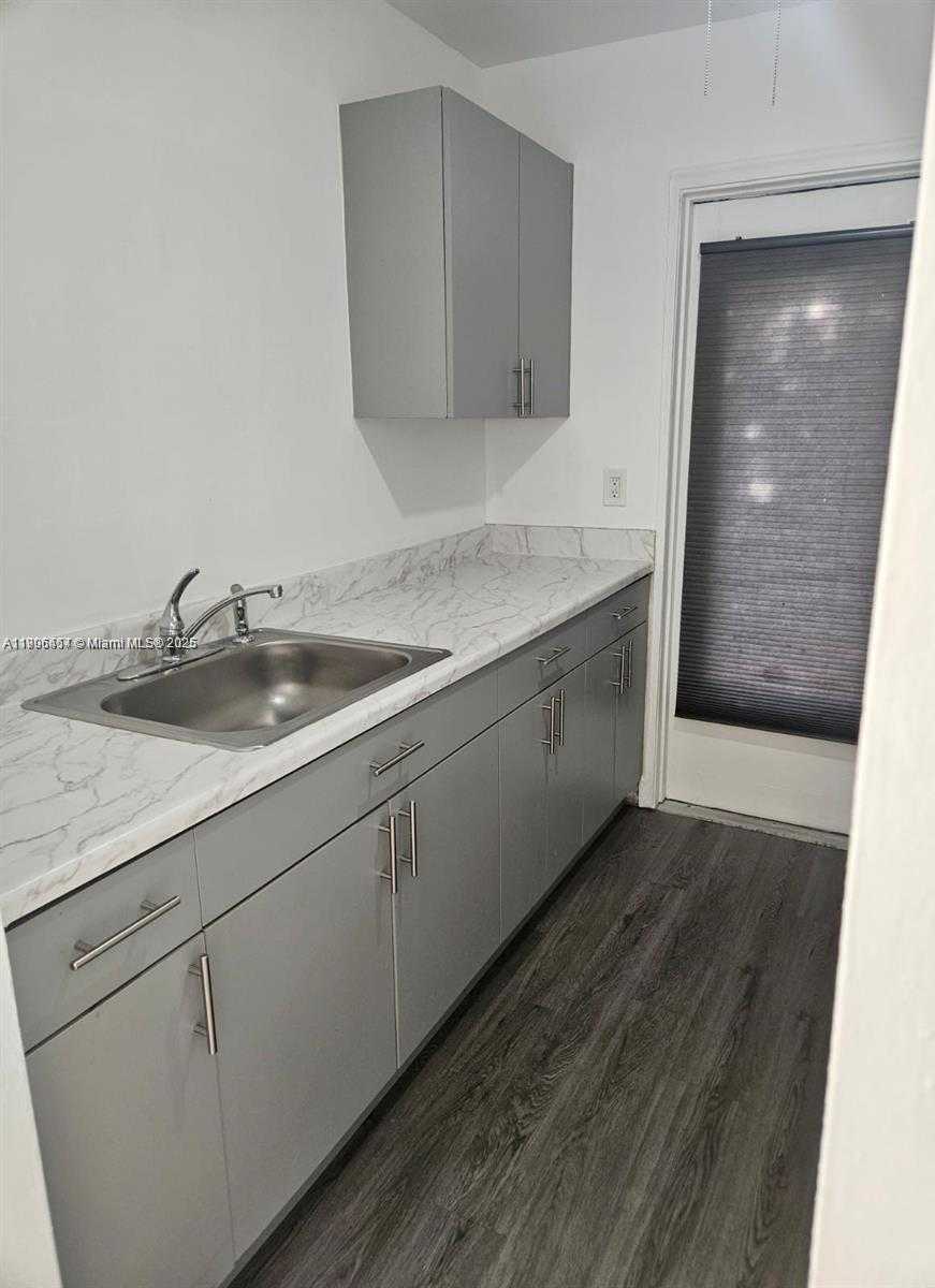 Small Image of 1830 CLEVELAND ST #3, Hollywood Number 9