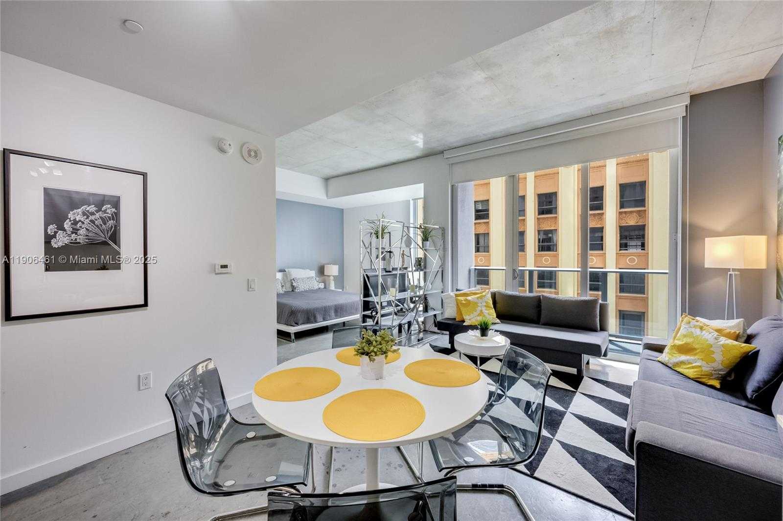 Imagen de Pequeño Objeto