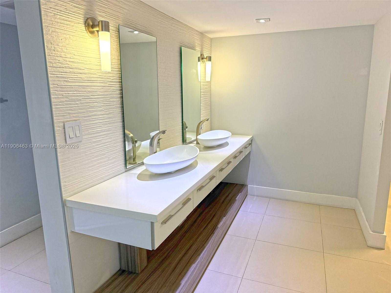 Small Image of 879 NORTH EAST 195TH ST #228, Miami Number 17