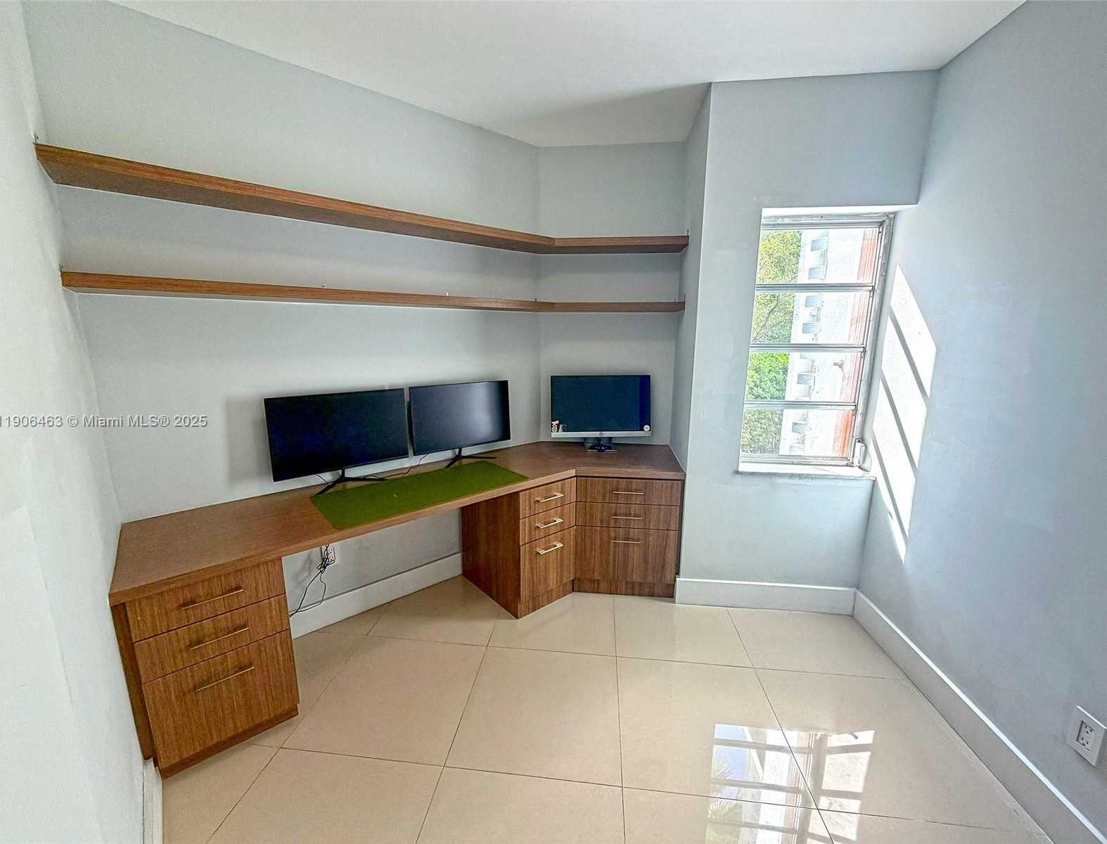 Small Image of 879 NORTH EAST 195TH ST #228, Miami Number 27