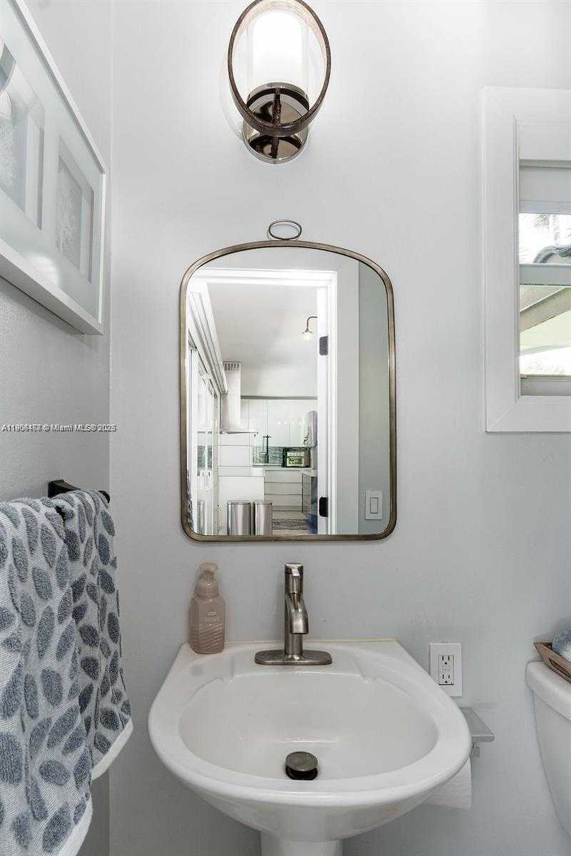 Small Image of 1110 NORTH EAST 100TH ST, Miami Shores Number 24