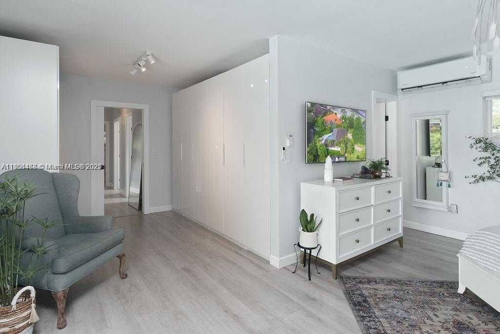 Small Image of 1110 NORTH EAST 100TH ST, Miami Shores Number 8