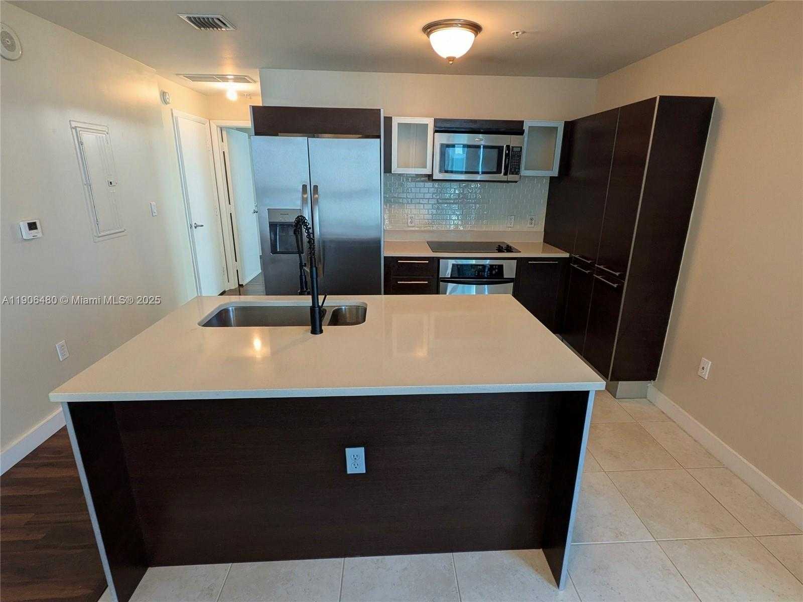 Small Image of 1900 NORTH BAYSHORE DR #3110, Miami Number 5