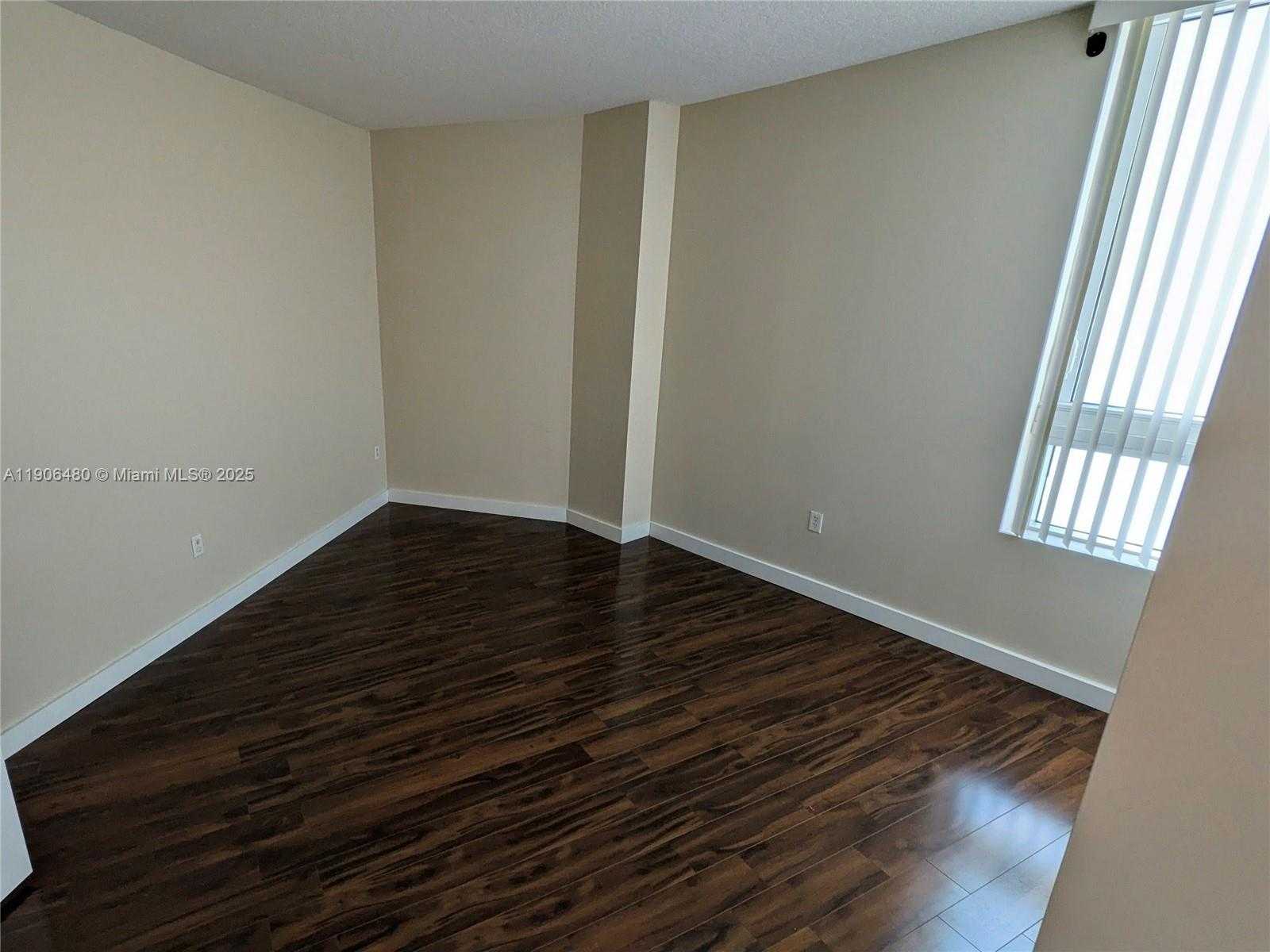 Small Image of 1900 NORTH BAYSHORE DR #3110, Miami Number 8