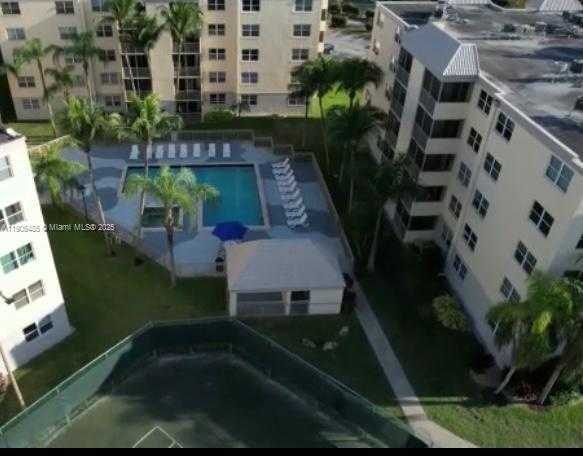 Small Image of 8290 LAKE DR #216, Doral Number 1