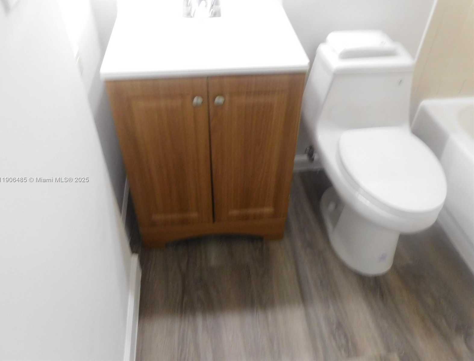 Small Image of 8290 LAKE DR #216, Doral Number 14