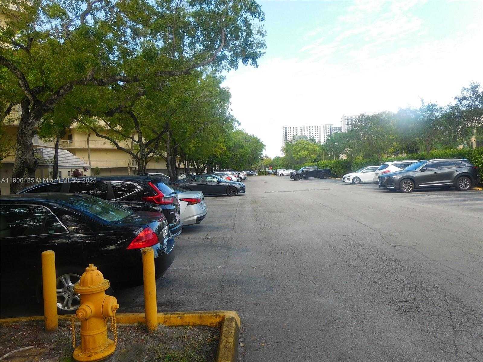 Small Image of 8290 LAKE DR #216, Doral Number 18