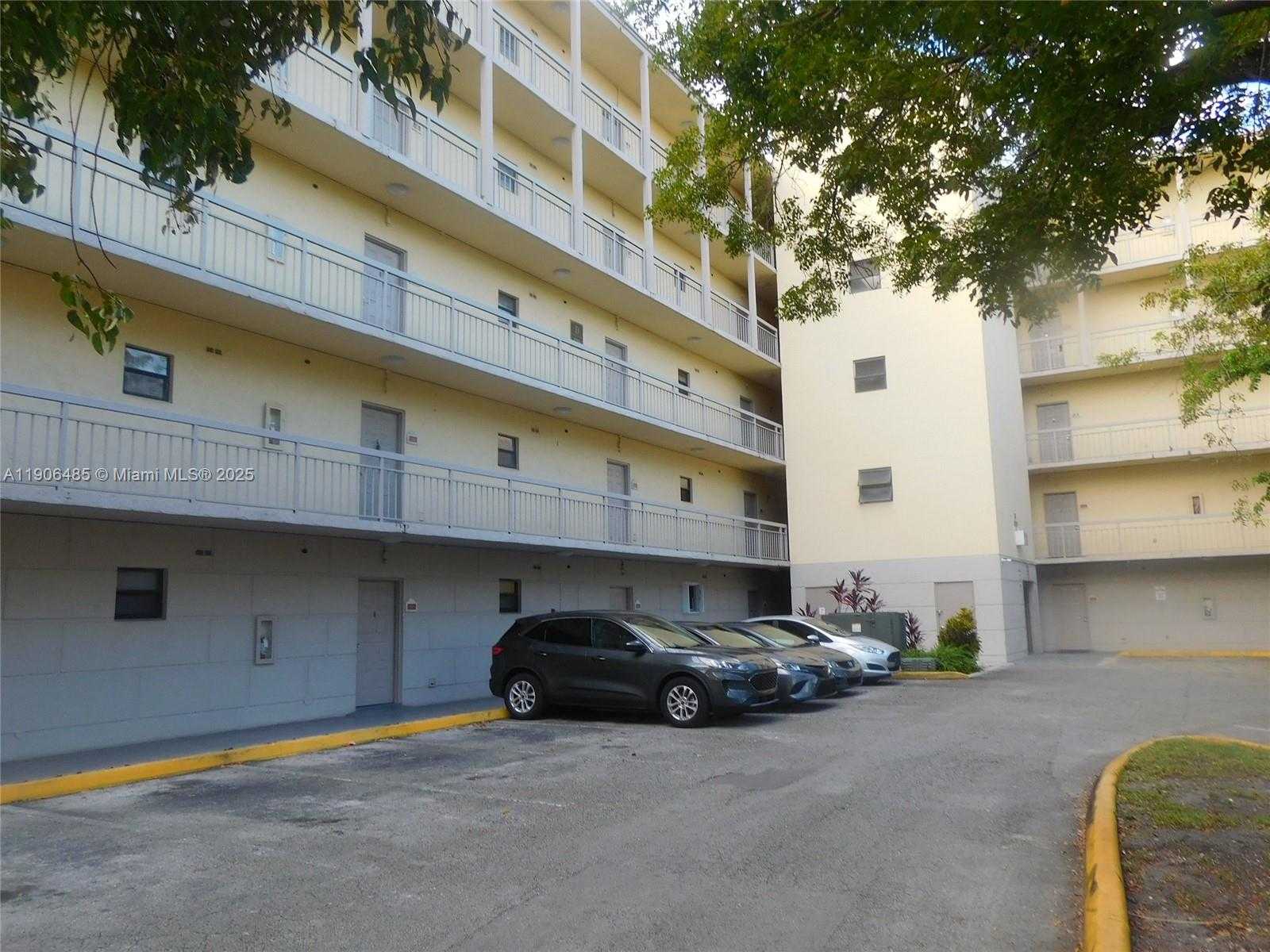Small Image of 8290 LAKE DR #216, Doral Number 2