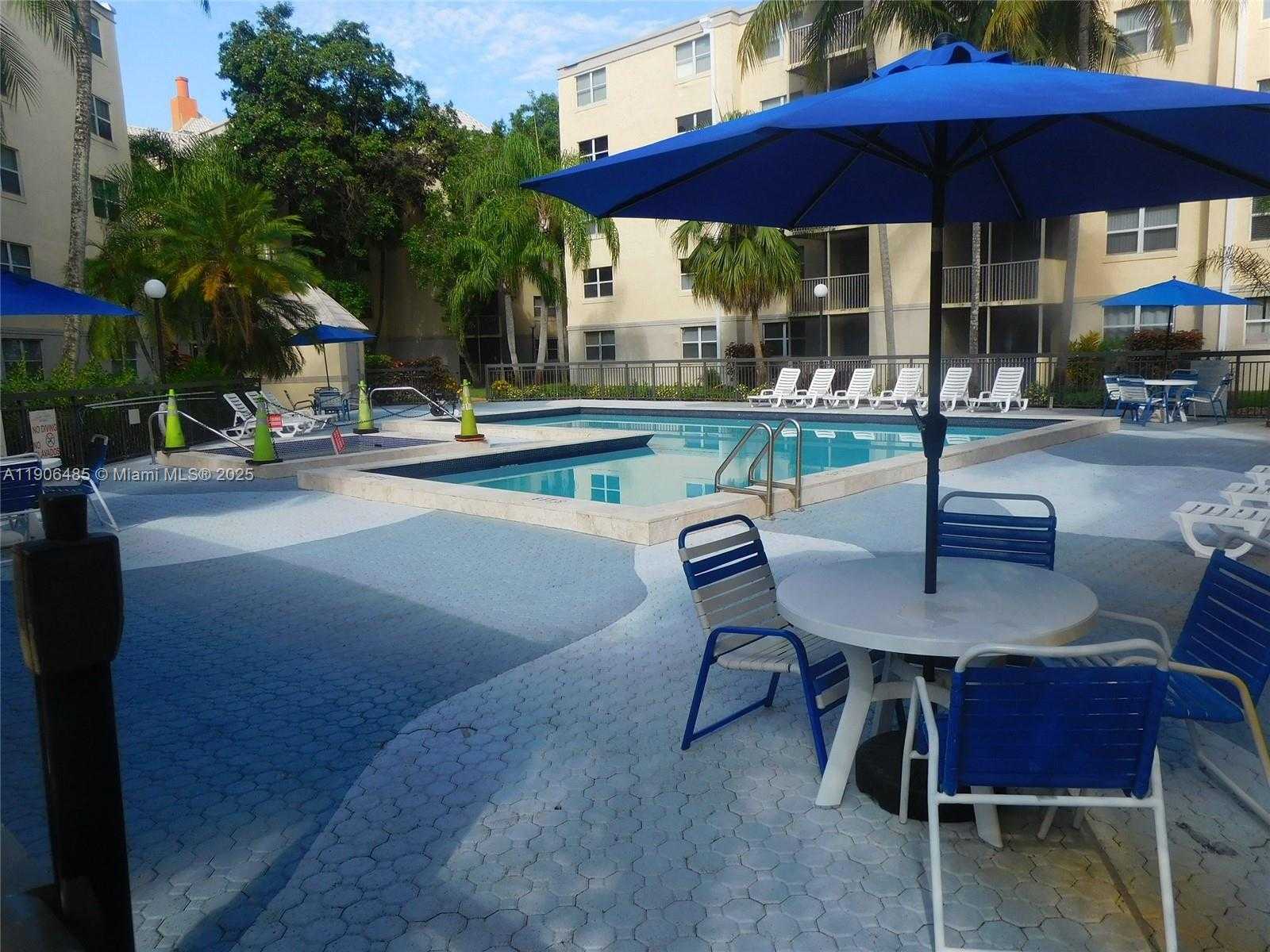 Small Image of 8290 LAKE DR #216, Doral Number 22