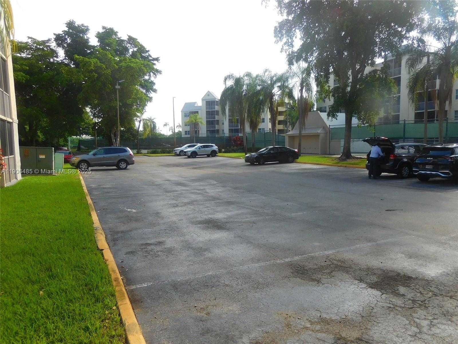 Small Image of 8290 LAKE DR #216, Doral Number 24