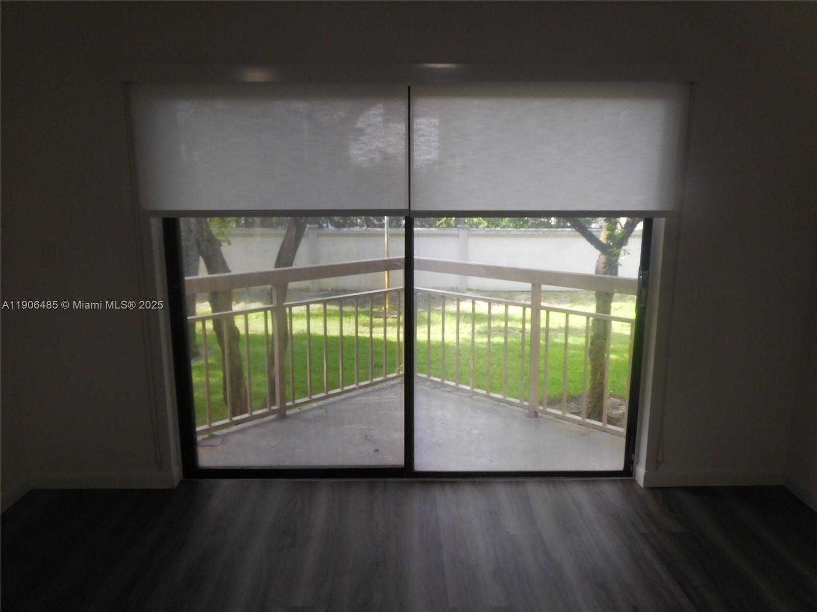 Small Image of 8290 LAKE DR #216, Doral Number 6