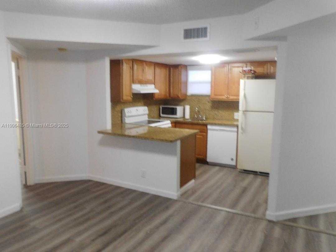 Small Image of 8290 LAKE DR #216, Doral Number 8