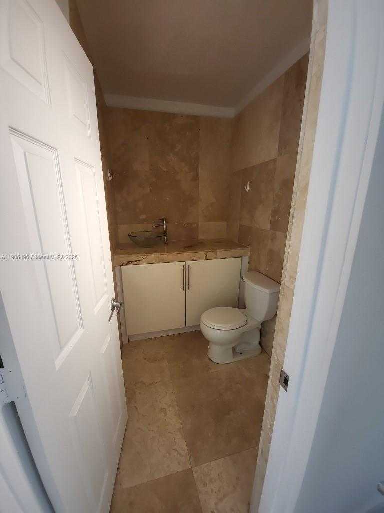 Small Image of 7707 HAWTHORNE AVE, Miami Beach Number 11