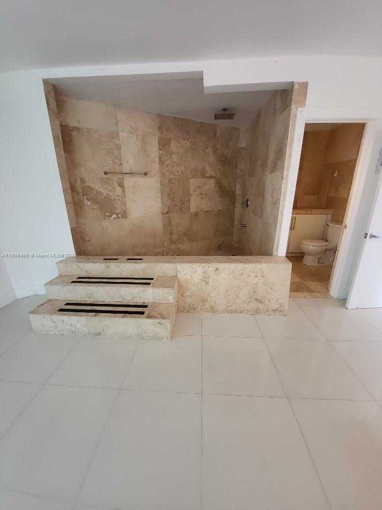 Small Image of 7707 HAWTHORNE AVE, Miami Beach Number 12