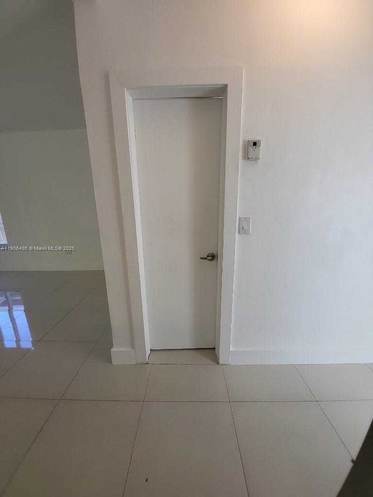 Small Image of 7707 HAWTHORNE AVE, Miami Beach Number 15