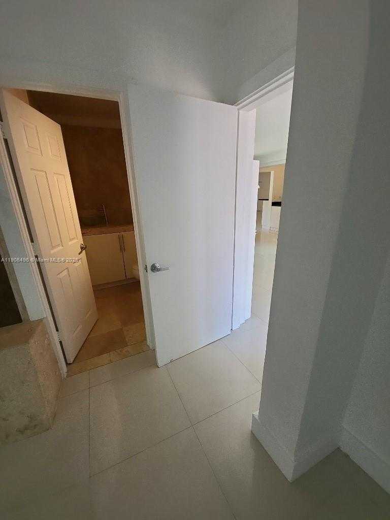 Small Image of 7707 HAWTHORNE AVE, Miami Beach Number 18