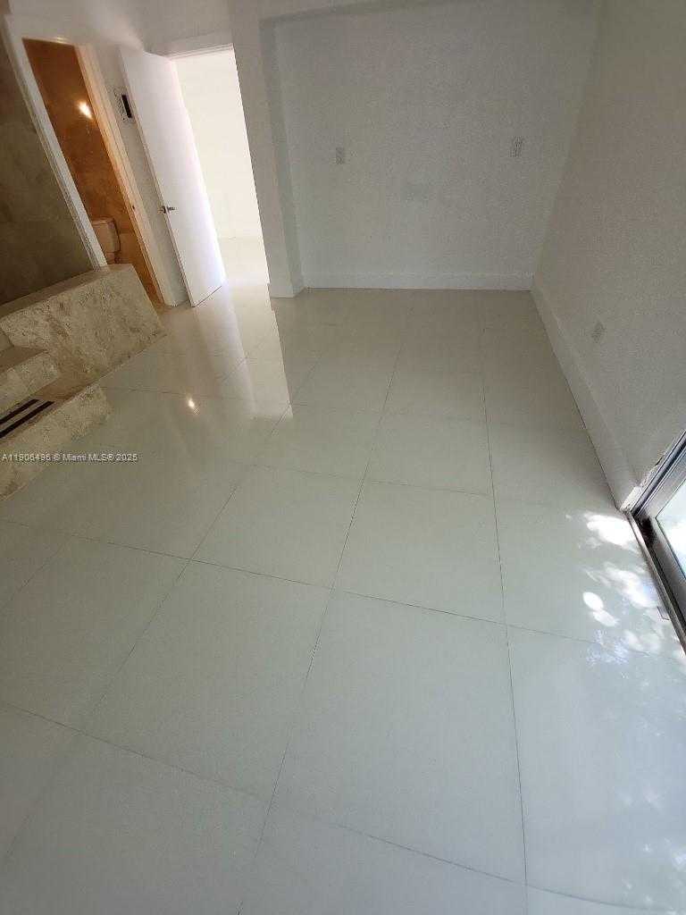 Small Image of 7707 HAWTHORNE AVE, Miami Beach Number 19