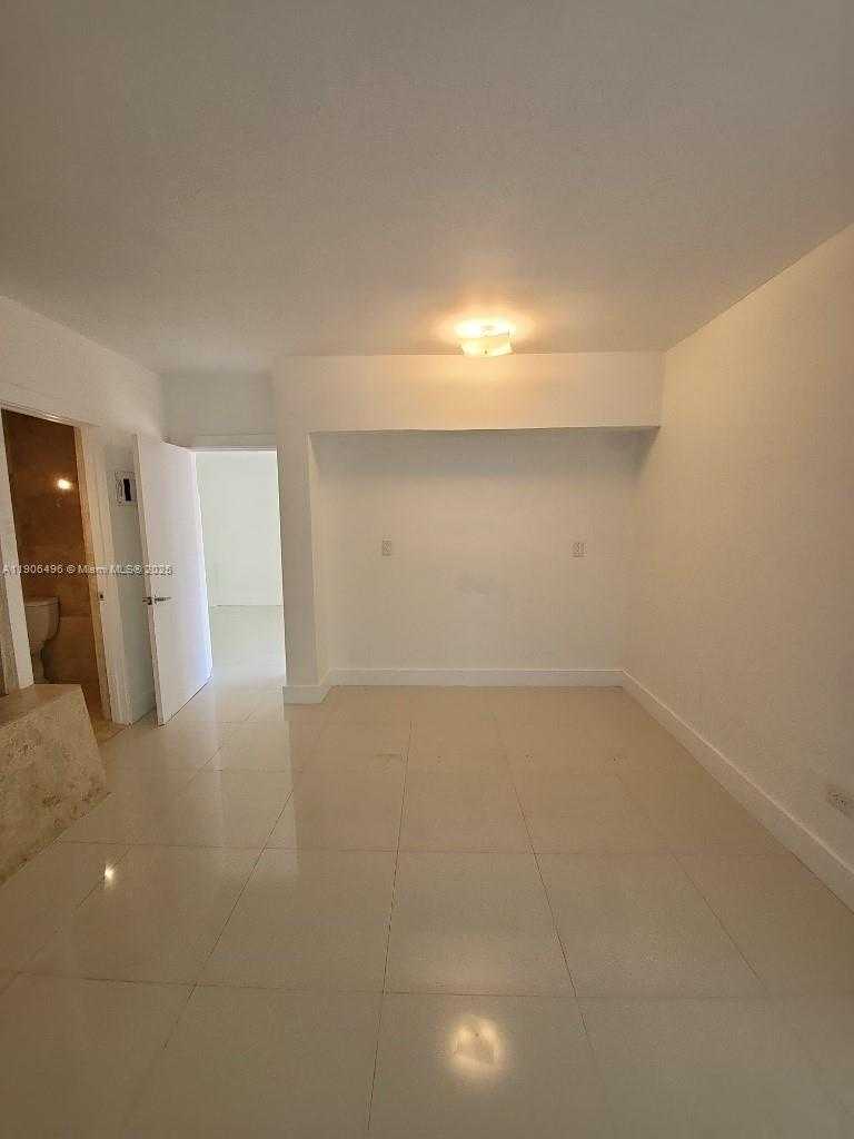 Small Image of 7707 HAWTHORNE AVE, Miami Beach Number 21