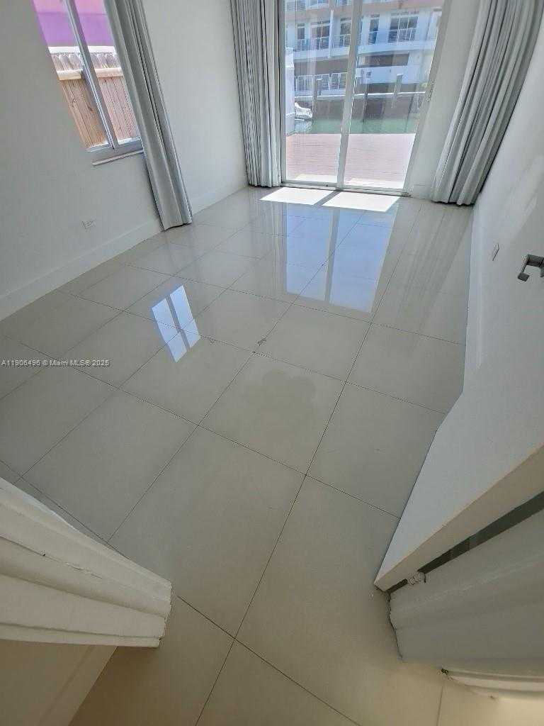 Small Image of 7707 HAWTHORNE AVE, Miami Beach Number 26