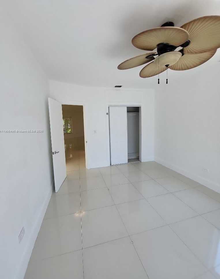 Small Image of 7707 HAWTHORNE AVE, Miami Beach Number 27
