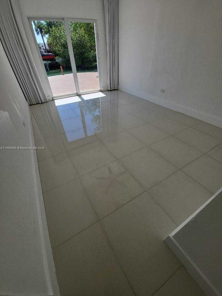 Small Image of 7707 HAWTHORNE AVE, Miami Beach Number 28