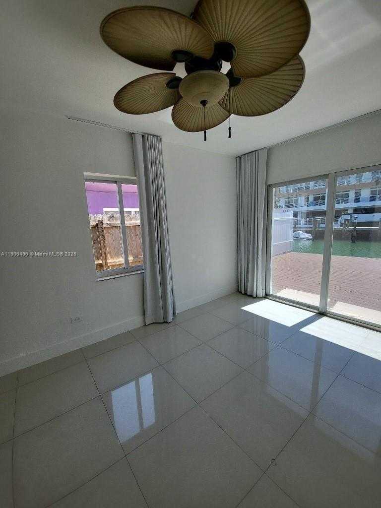 Small Image of 7707 HAWTHORNE AVE, Miami Beach Number 31