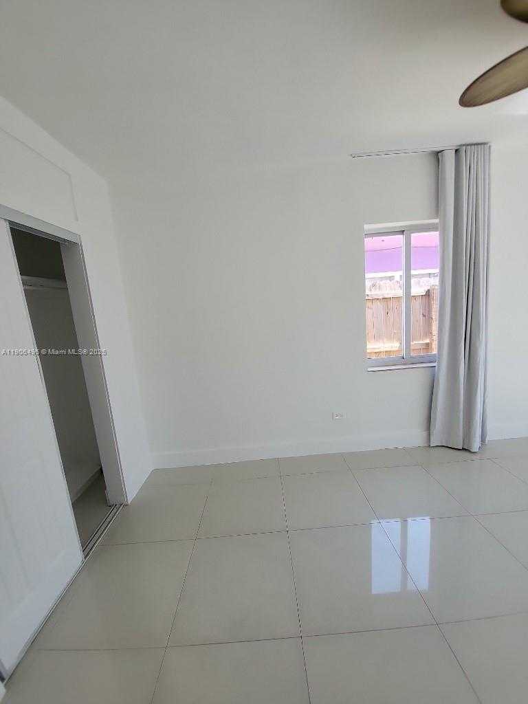 Small Image of 7707 HAWTHORNE AVE, Miami Beach Number 32