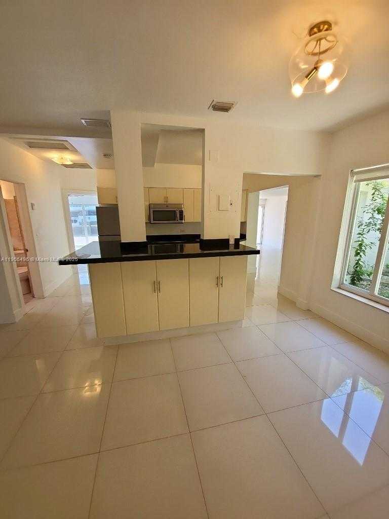 Small Image of 7707 HAWTHORNE AVE, Miami Beach Number 33