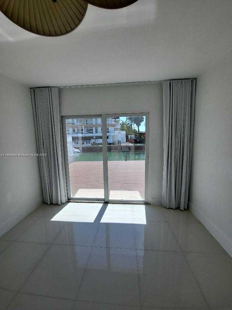 Small Image of 7707 HAWTHORNE AVE, Miami Beach Number 34