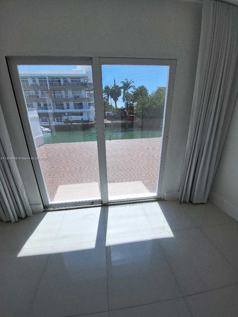 Small Image of 7707 HAWTHORNE AVE, Miami Beach Number 35