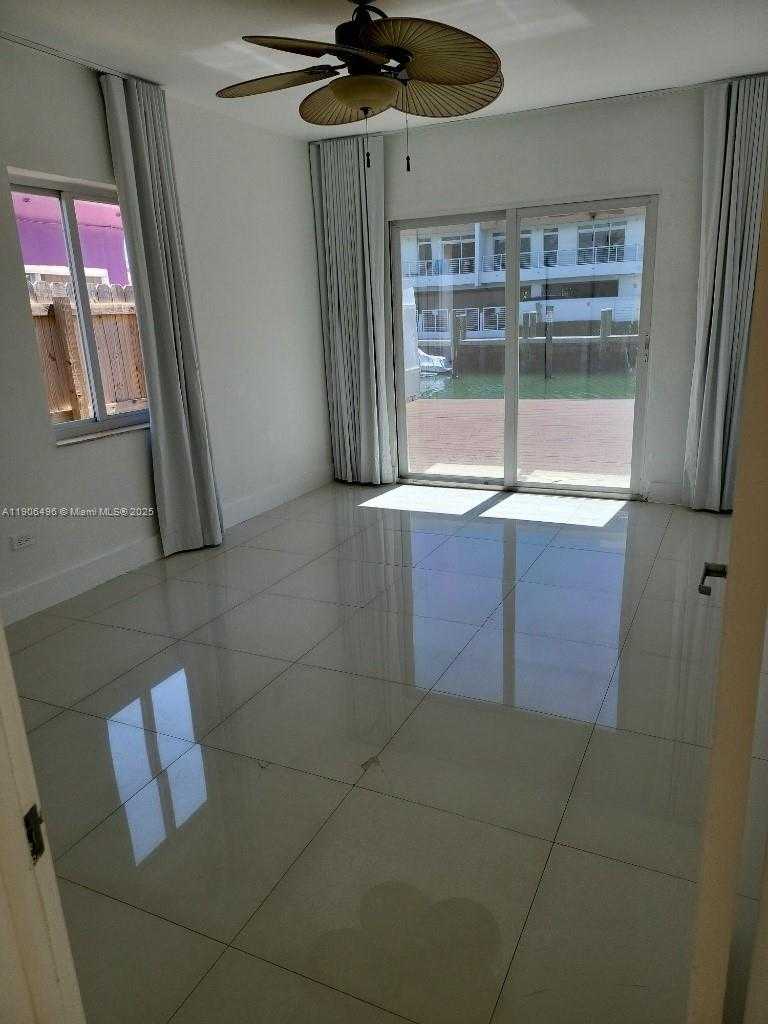 Small Image of 7707 HAWTHORNE AVE, Miami Beach Number 36